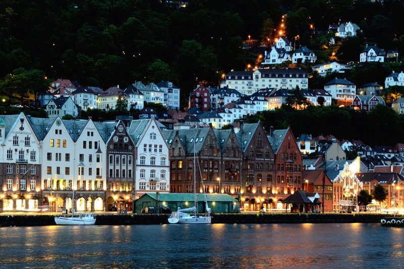 Bergen<br>Bryggen的木造樓房，很像積木整齊的排在岸邊。<br/>