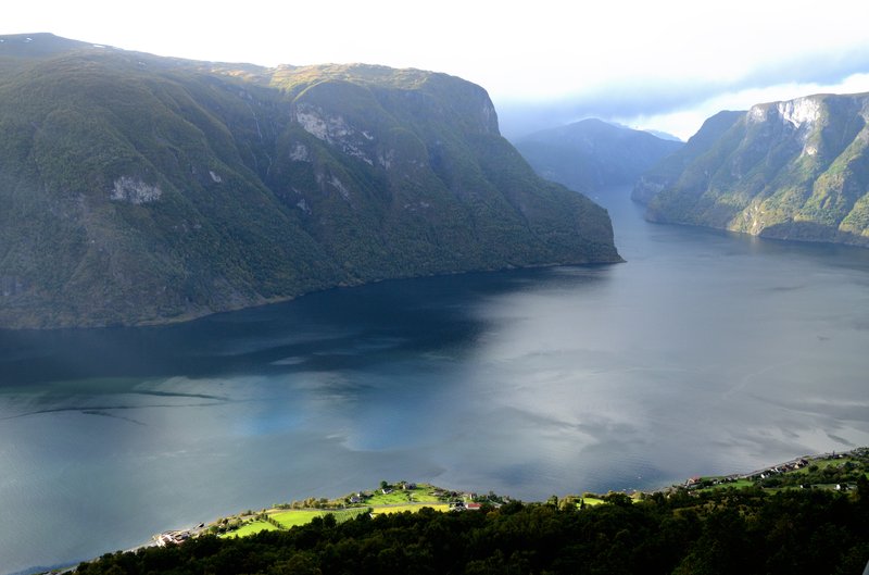 Aurland<br>山上觀景台位置很好，將Aurlandsfjord峽灣景色一覽無遺。<br/>