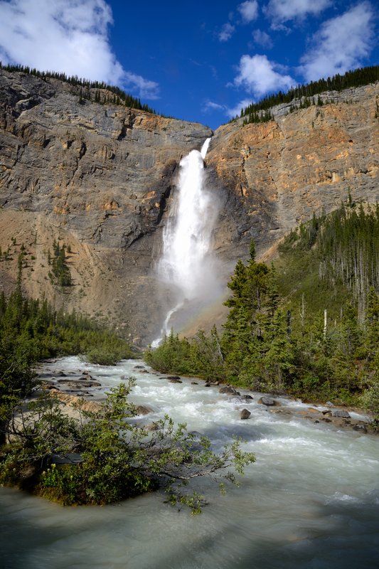 Takakkaw Falls達塔卡卡瀑布<br>總高度落差為386公尺，是全加拿大第二高瀑布。<br/>