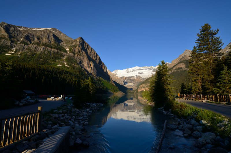 Lake Louise露易絲湖<br>多次造訪，終於拍到不同角度的露易絲湖之美。<br/>