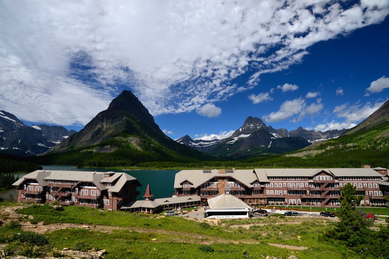 Many Glacier<br>這個座落在Swiftcurrent Lake湖畔的Many Glacier Hotel，應該是美國國家公園歷史旅館中，最佳的風景地點。<br/>