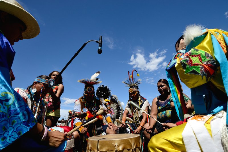 Browning北美印地安節慶<br>現場還有電視台人員製作專題訪問。<br/>