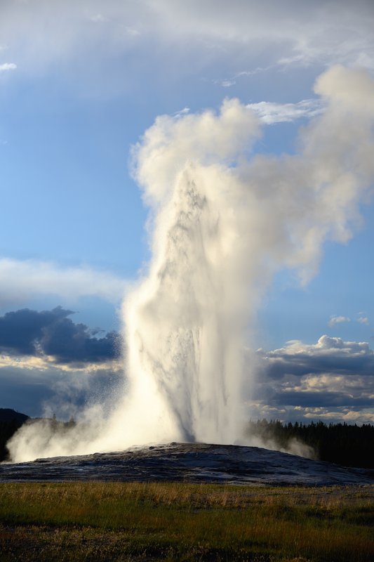 黃石國家公園<br>老忠實噴泉真得很準時，目前約每78分鐘噴發一次，每次誤差約10分鐘。<br/>