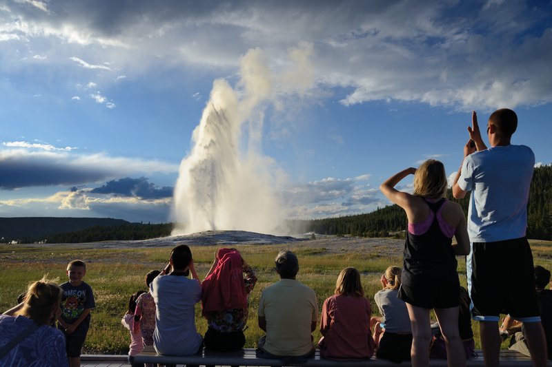 黃石國家公園<br>老忠實噴泉真得很準時，目前約每78分鐘噴發一次，每次誤差約10分鐘。<br/>