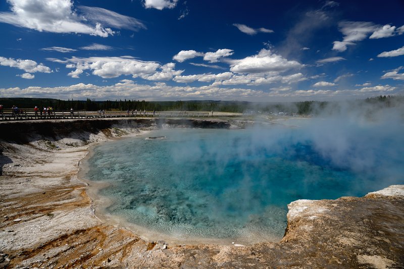 黃石國家公園<br>美麗但可怕的景色，不時有滾燙的水濺出來。<br/>