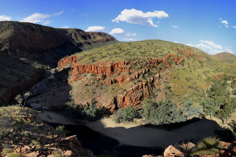 Ormiston Gorge 奧米斯頓峽谷<br>奧米斯頓峽谷，這是20張相片拼貼而成的超廣角。