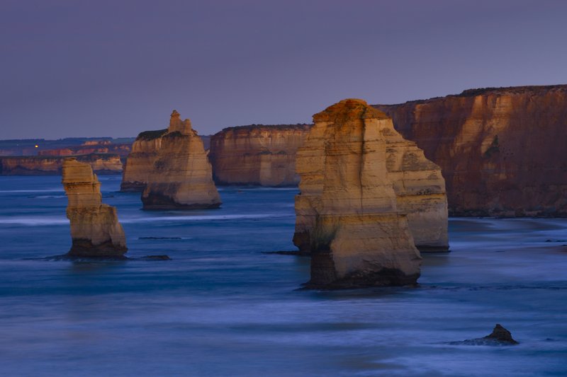 Twelve Apostles 12門徒岩<br>大洋路12門徒觀景台，三天內我們造訪10次。這是正常版的日出。