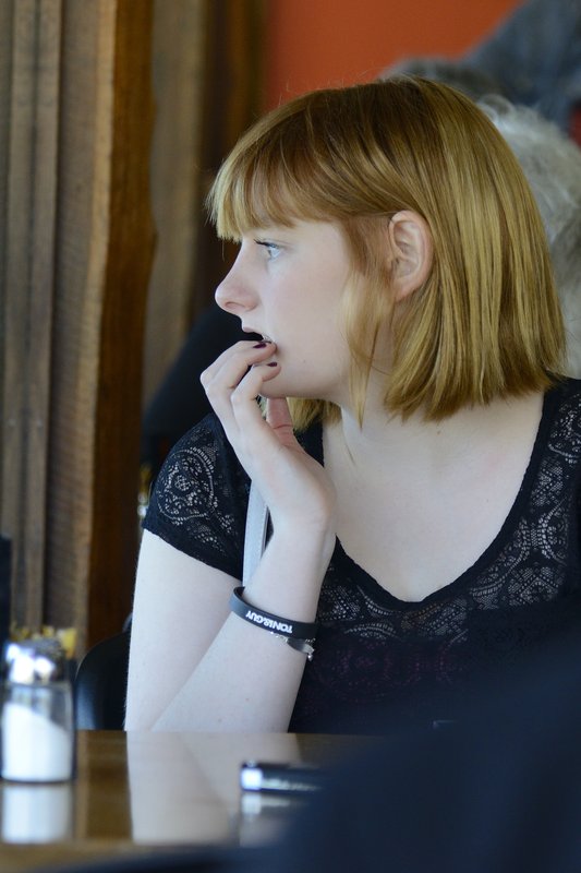 Wynyard溫妮雅<br>午餐時偷偷拍下對桌小女生的倩影，感覺她好像在說:怪叔叔，你麥擱拍啦!