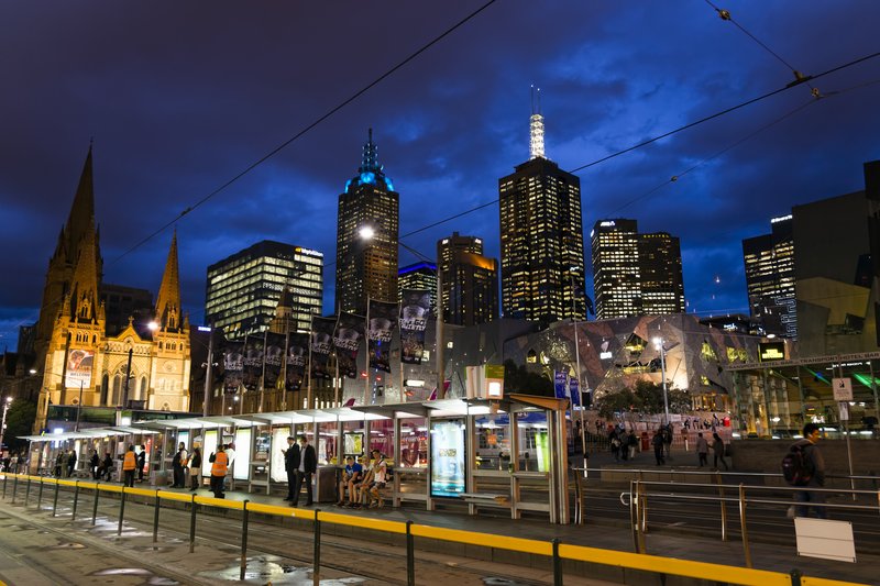 Melbourne 墨爾本<br>華燈初上，墨爾本的街道夜景，熱鬧非凡。