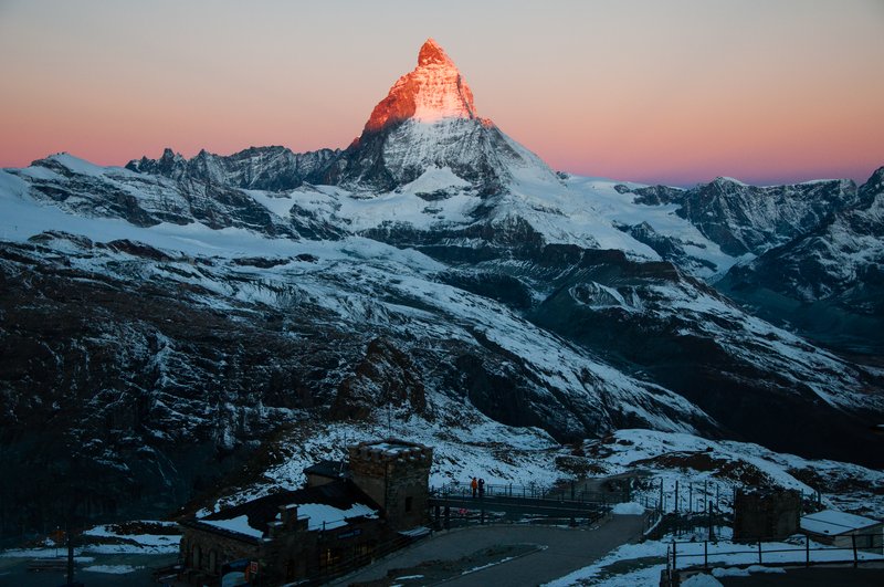 20010年 瑞士<br>美麗的風景？外面溫度零下５度，我還是躲在房間拍照就好。