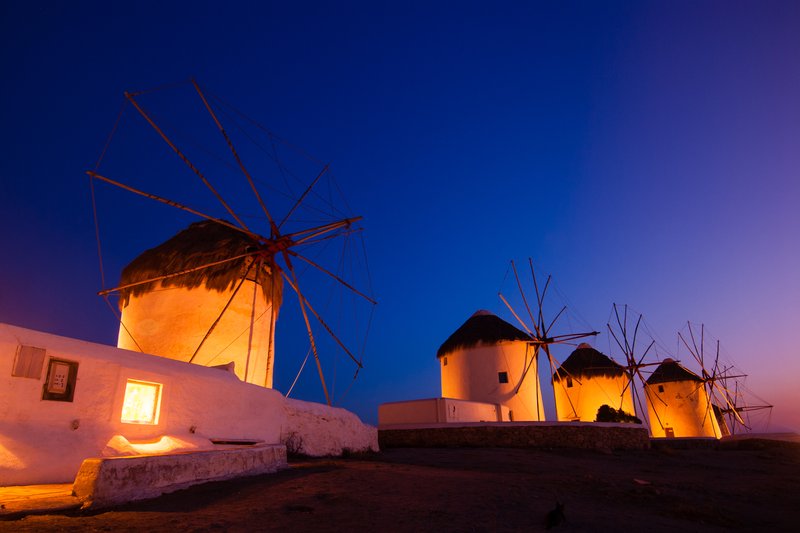 2006年  希臘<br>夏天裡的愛琴海太陽很晚才下山，九點多了天還很亮，等著拍夜景的我今晚又要餓肚子了。