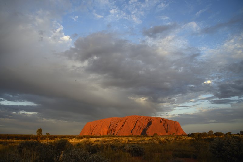2014年 澳洲<br>標準的烏魯魯夕照，火紅的Uluru岩閃閃發亮。