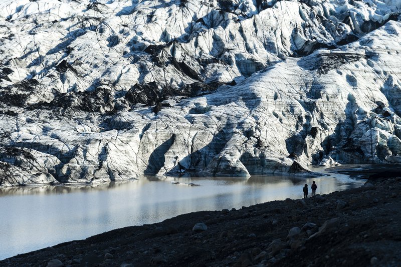 Skaftafell National Park<br>我門沒有在冰川上健行，只是順著小路走到冰川的邊緣，感受這巨大天然美景的震撼。