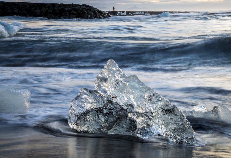 Jokulsarlon Lagoon<br>浮冰在陽光照射下，顯得耀眼奪目。