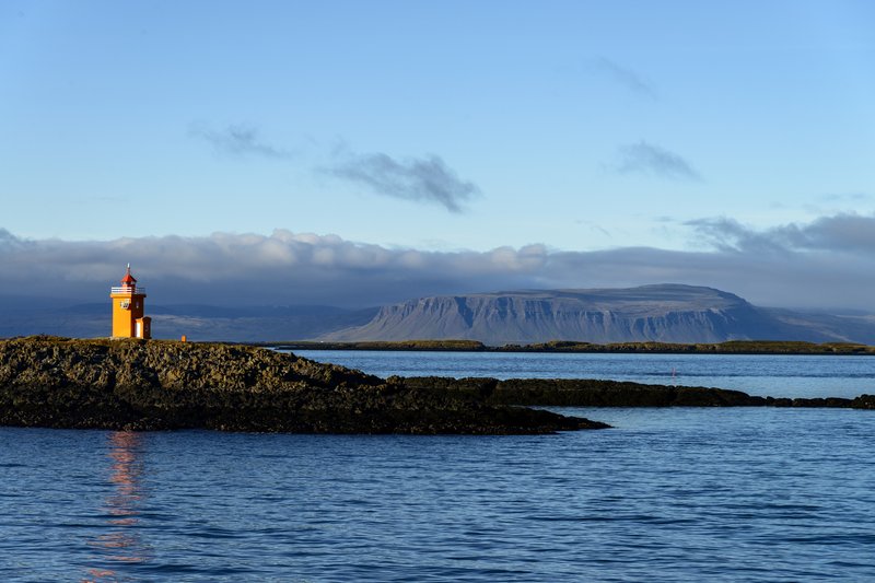 西北峽灣<br>西北峽灣是冰島最古老的陸塊，經過長期海浪沖蝕，海岸線形成無數曲折且深長的峽灣。