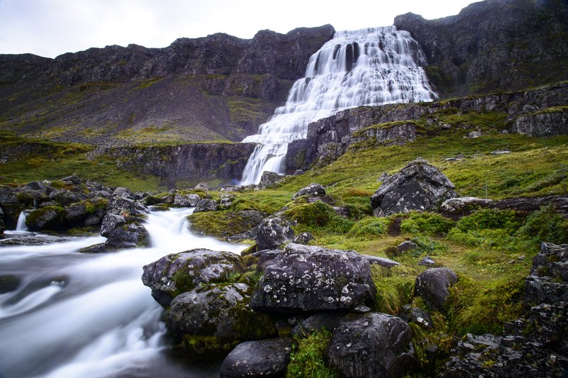 Dynjandi 丁堅地瀑布<br>Dynjandi 是西部峽灣最著名的瀑布和在整個冰島最美麗的瀑布之一。