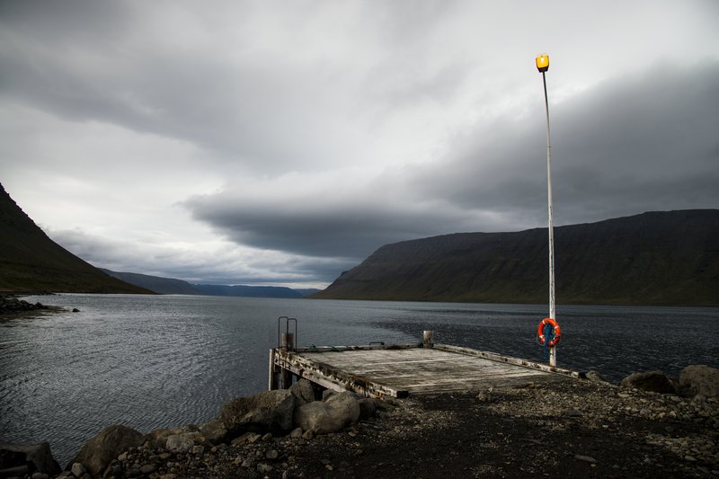 西北峽灣<br>早開的路燈，正在等待家人的歸來!