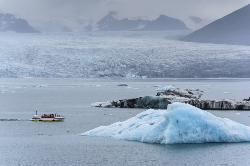 Jokulsarlon Lagoon 冰河湖<br>冰河湖上有快艇可以搭船遊湖。