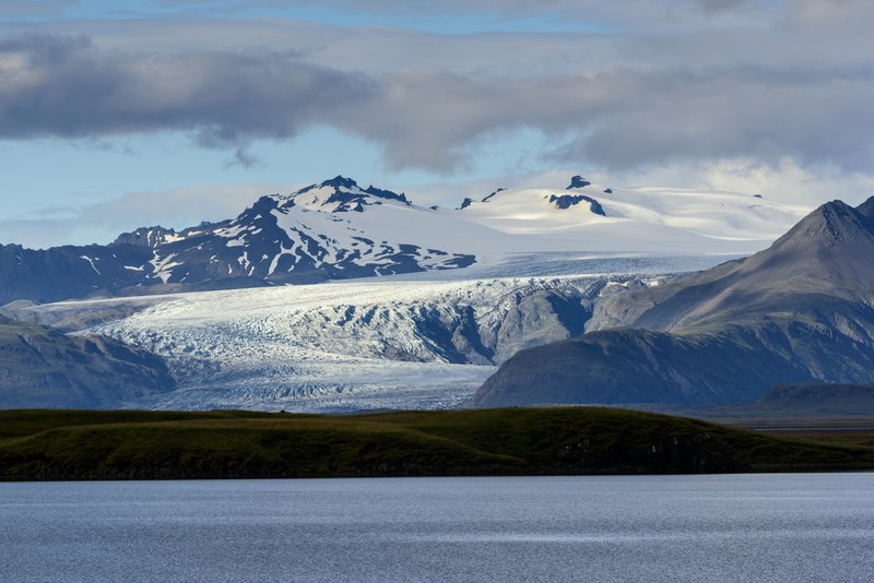 Vatnajokull<br>公路沿著冰河的邊緣開立，可以很近的觀察冰河。