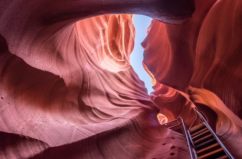 Lower Antelope Canyon下羚羊峽谷<br>順著樓梯彷彿可以爬上天際。