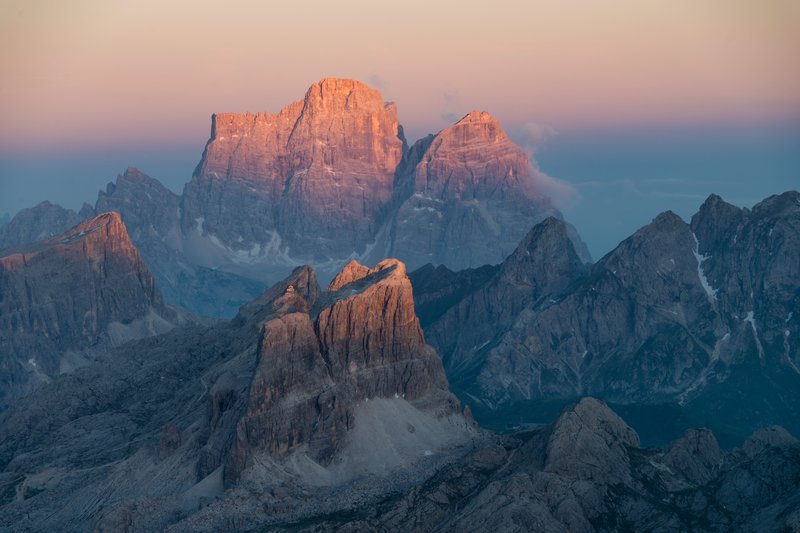 Lagazuoi Mountain<br>Lagazuoi是一次世界大戰，義大利和奧地利激戰的戰場之一，很難想像這麼美的地方，瘋狂的人類在此盡情破壞與廝殺。
