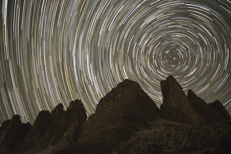 Tre Cime di Lavaredo<br>今晚很忙，一台要拍三尖峰的星軌，一台拍銀河，還有一台拍縮時影片，頓時覺得帶三台相機不太夠用。